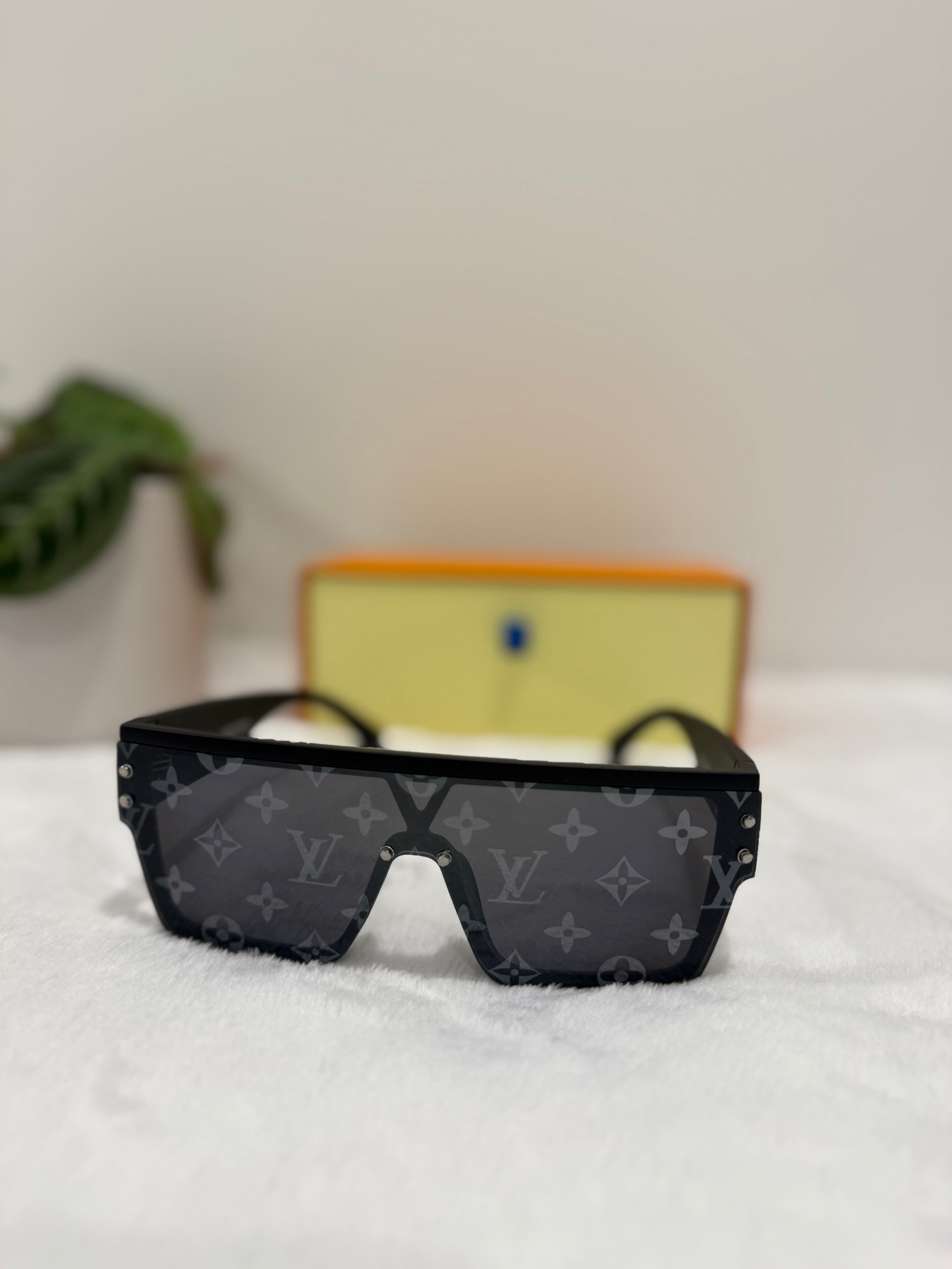 Lv Glasses