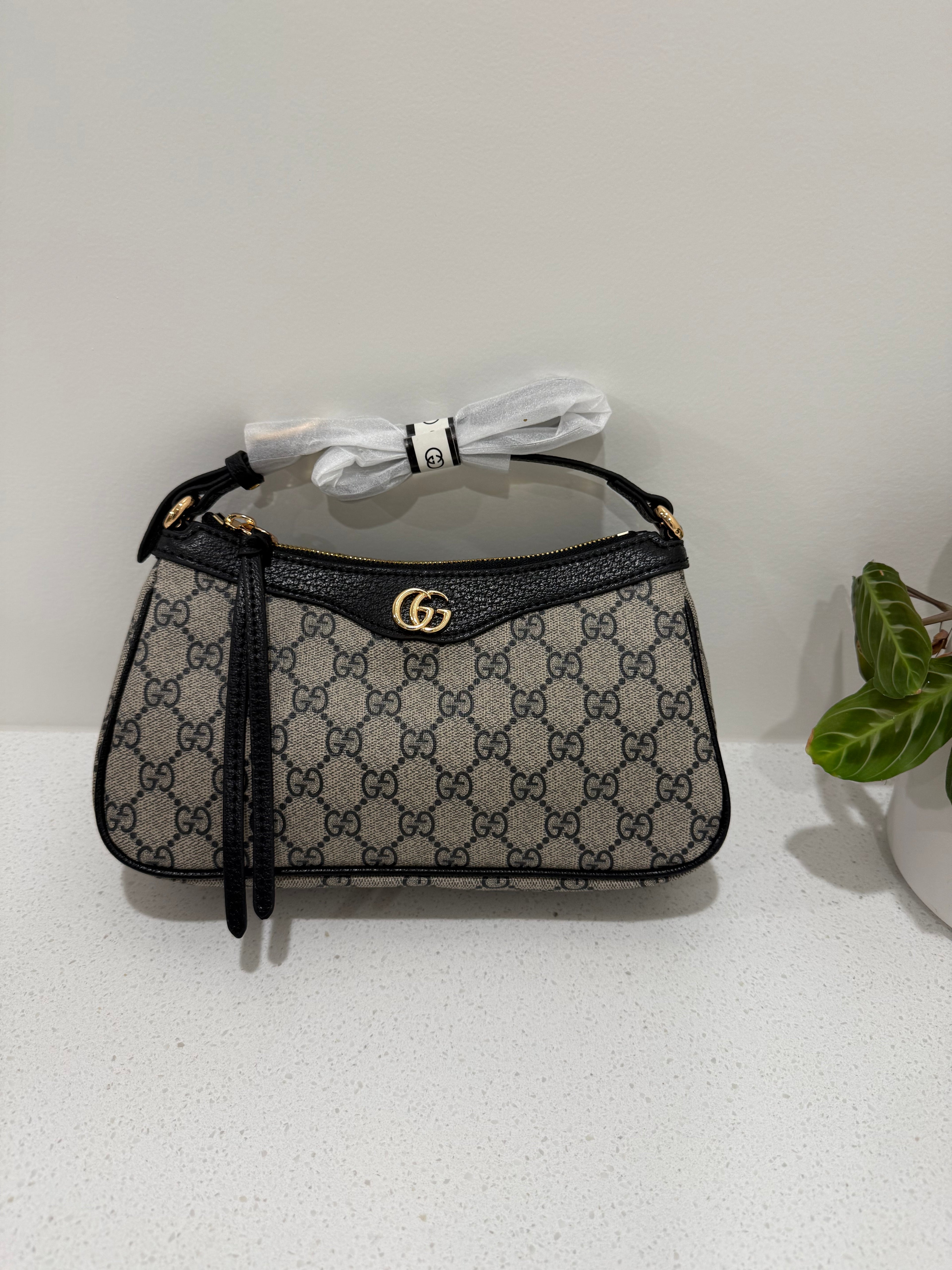 G shoulder bags