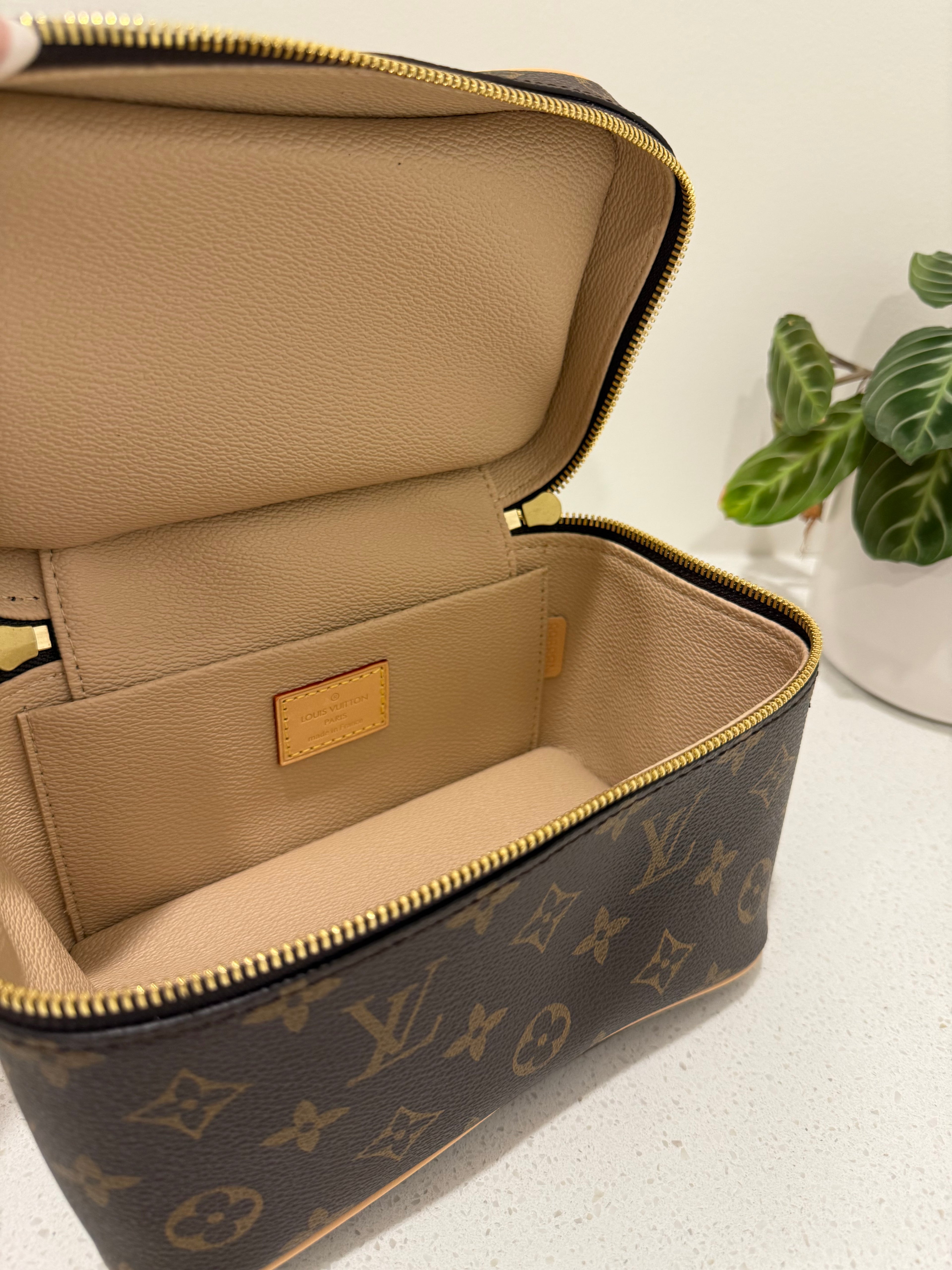 Makeup case lv