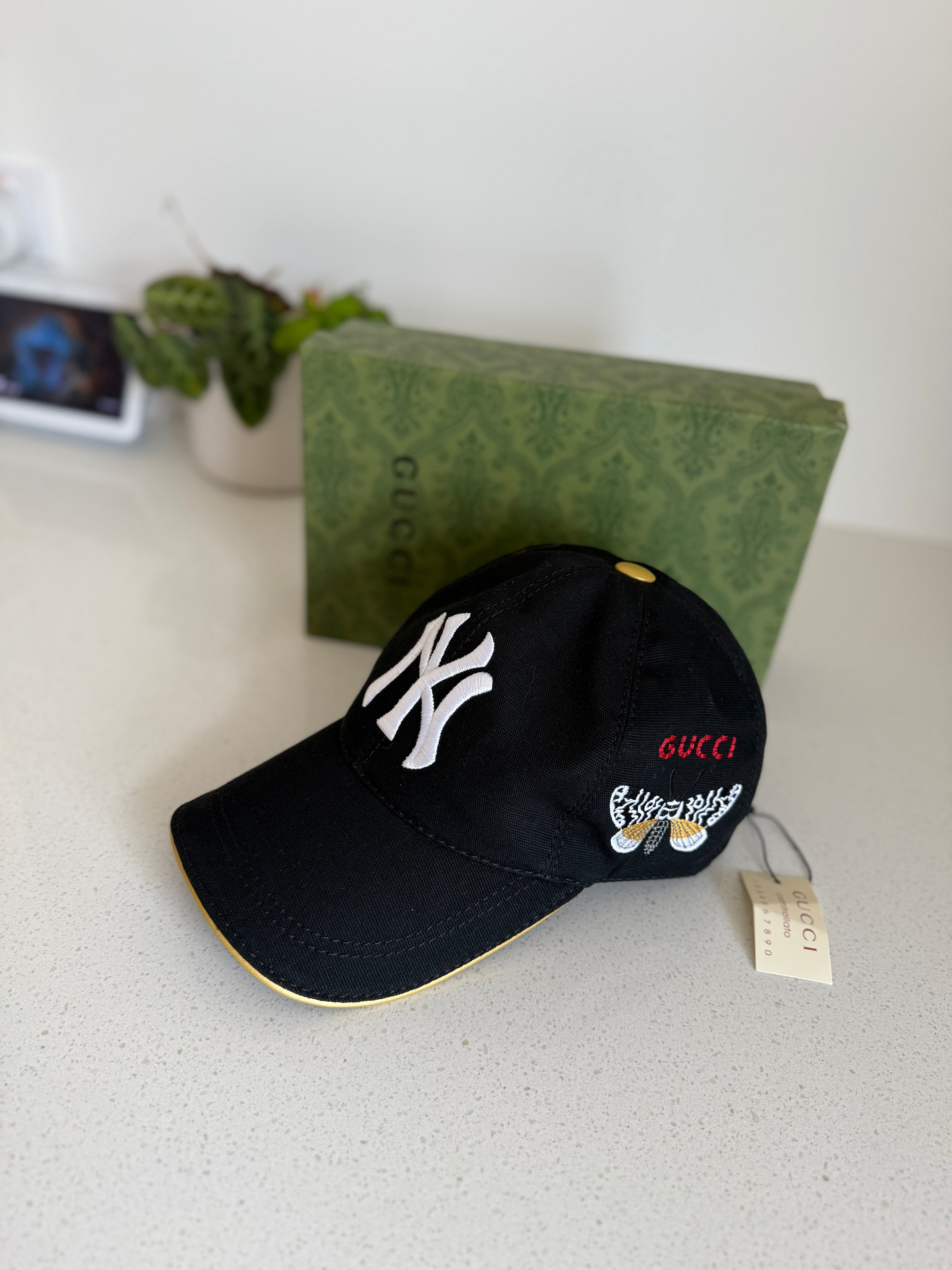 NY hats (comes with box)