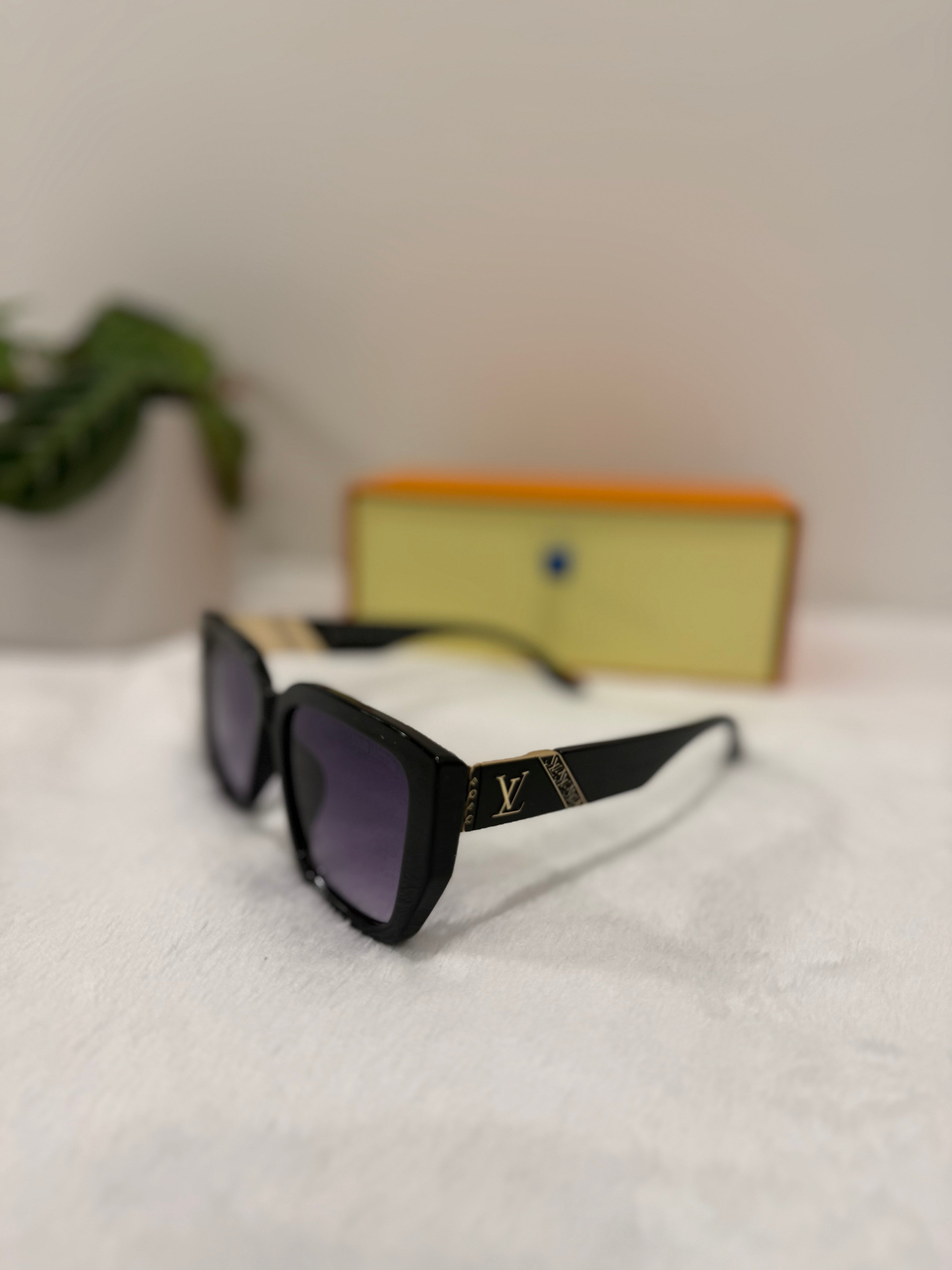 Lv Glasses