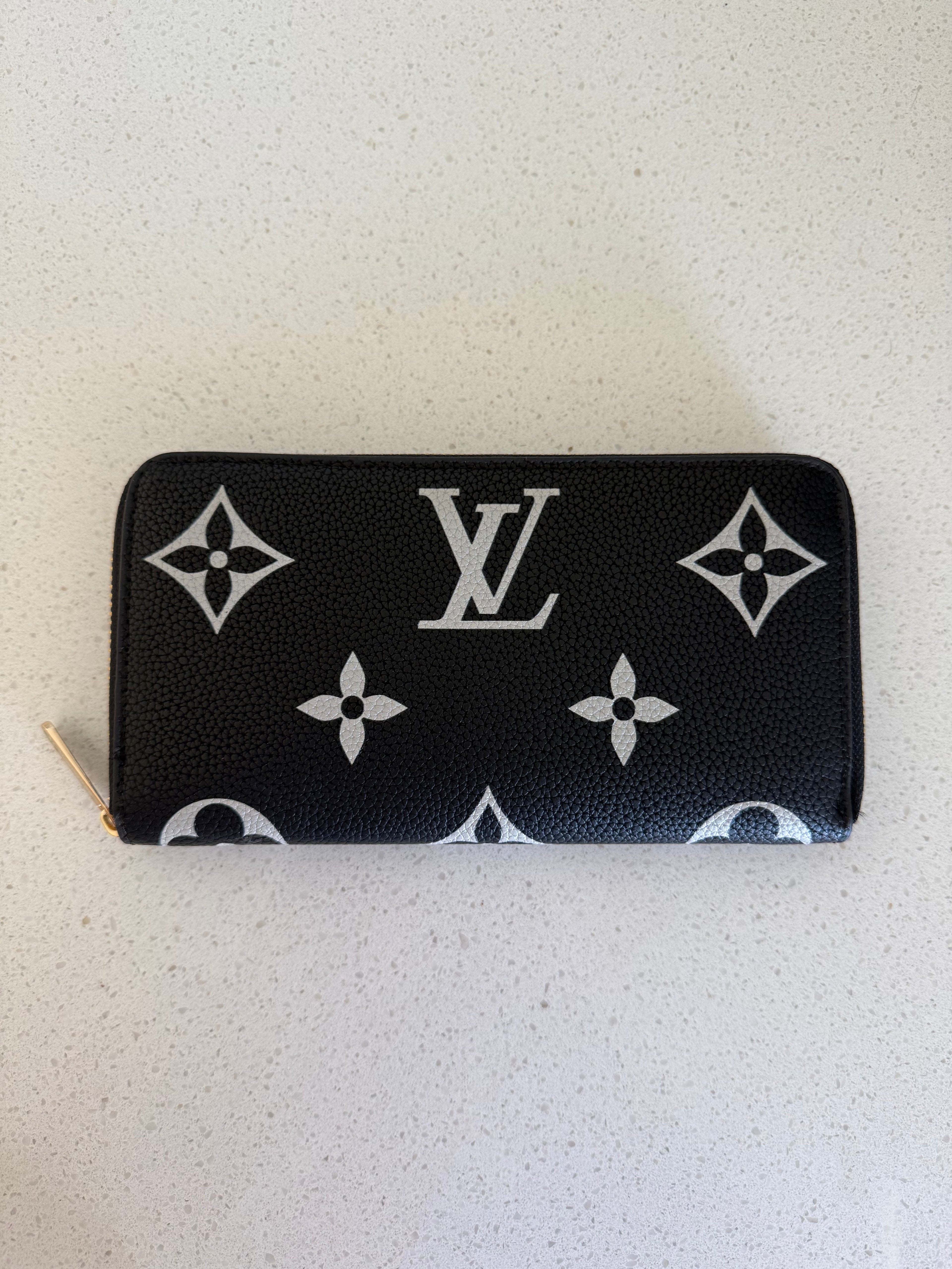 B&W LV Wallet