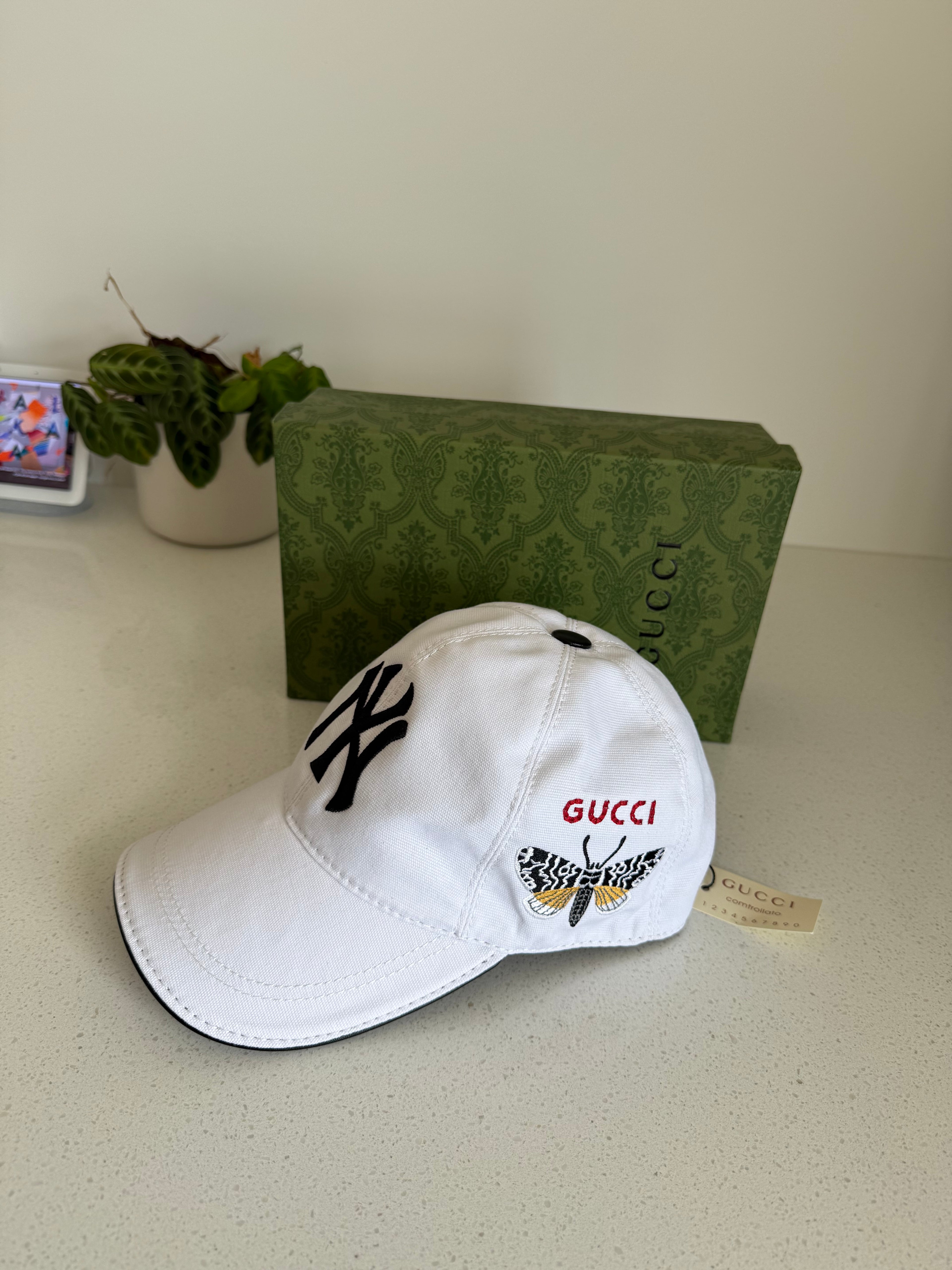 NY hats (comes with box)