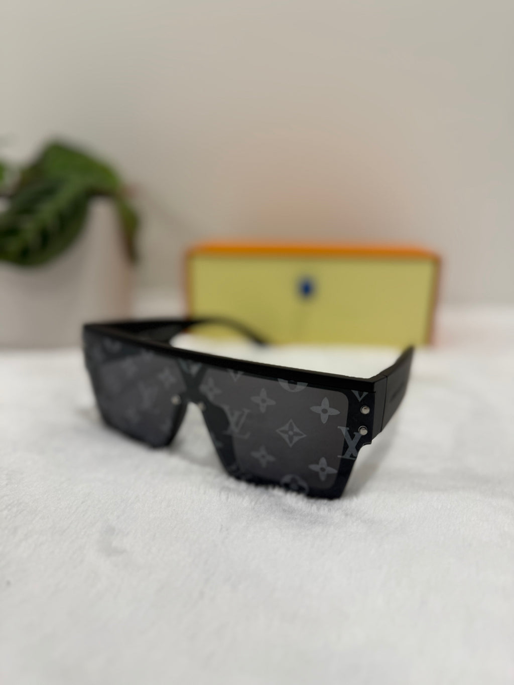 Lv Glasses