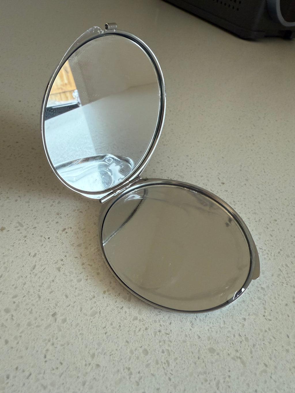 Compact mirror
