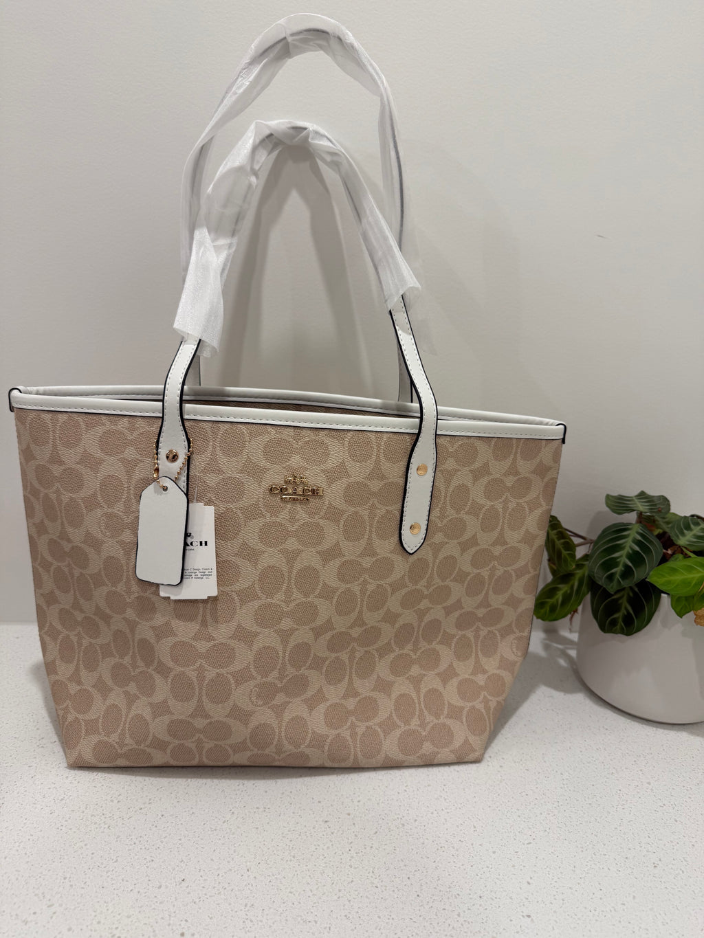 Beige tote bag