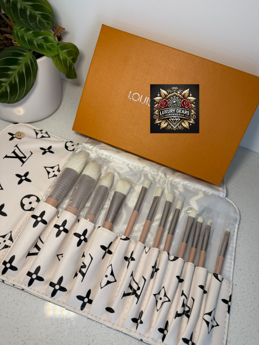 Lv makeup brush set